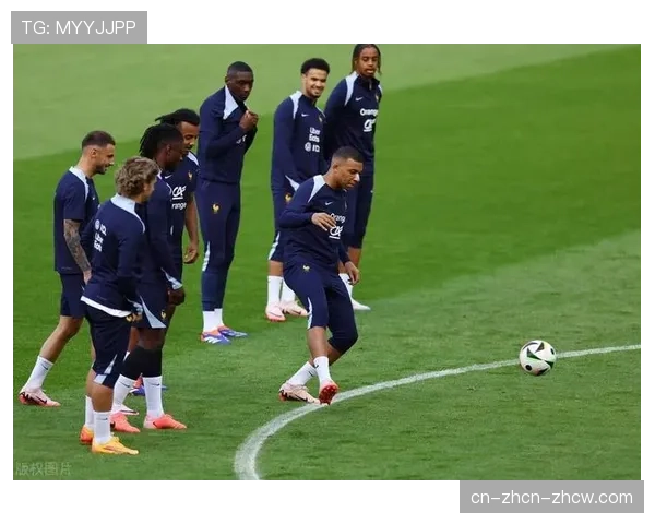 姆巴佩左膝伤势管理引争议，法国国家队不满球员带伤上阵